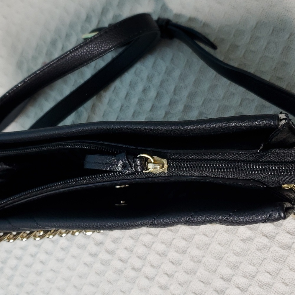 Elegant Black Quilted Shoulder Bag - Picture 6 of 9
